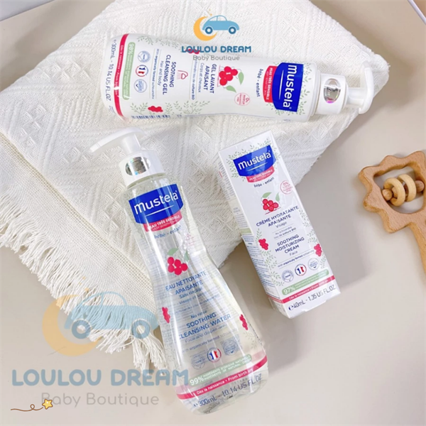 Sữa tắm gội 2in1 Mustela cho da nhạy cảm Soothing cleansing gel Pháp 300ml